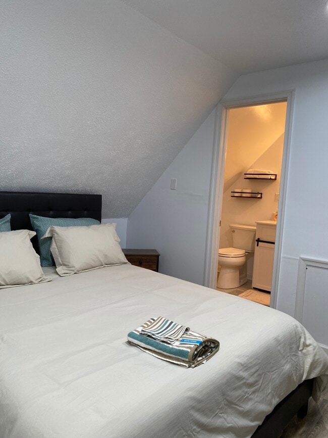 Master bedroom - 7550 Eagle Rock Dr