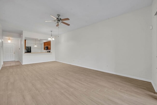 Building Photo - Golf Community Condo