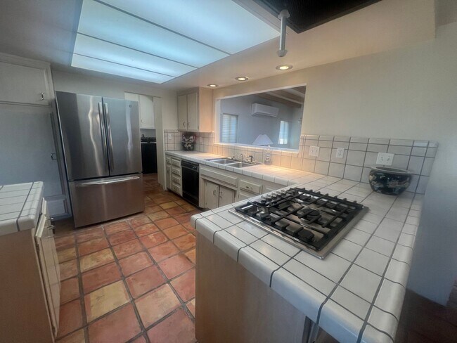 Building Photo - Scenic Hillside Living – Spacious 3 Bed, 2 Bath with Sweeping Views