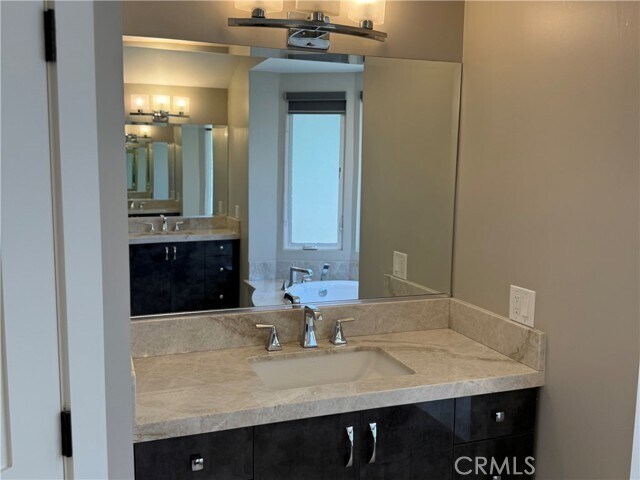 Building Photo - 2615 Temple Hills Dr