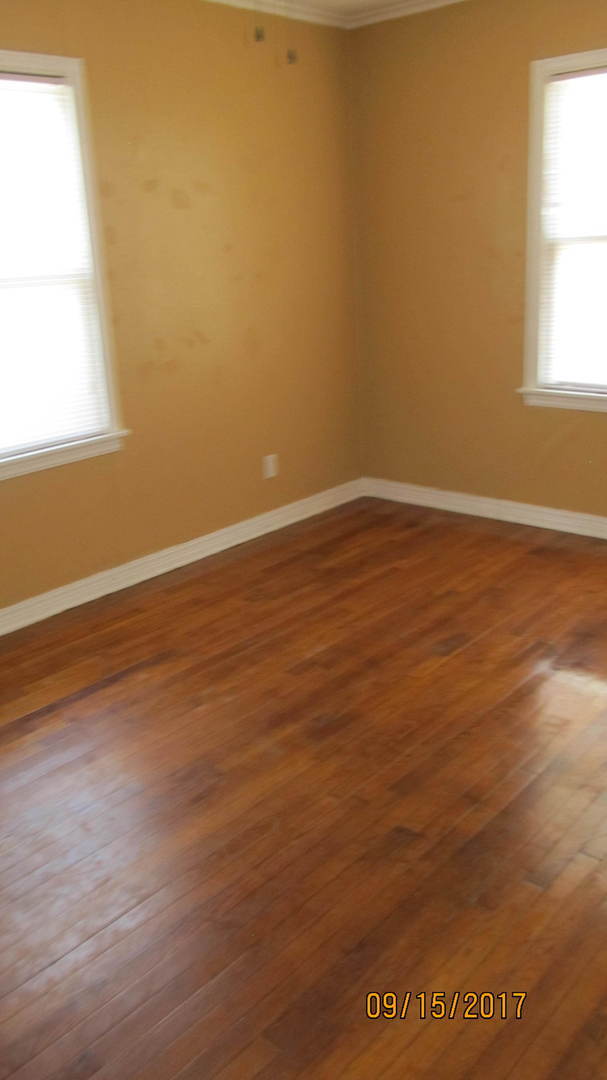 Building Photo - 2 bedroom/1 bathroom - Centrally Located i...