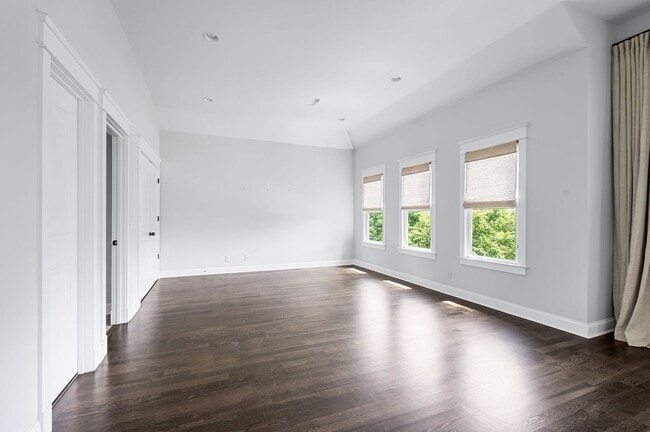 Building Photo - Stunning 4BE/3.5BA home in the heart of Gr...