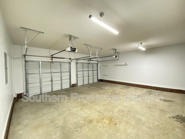 Building Photo - 346 Cresthaven Dr