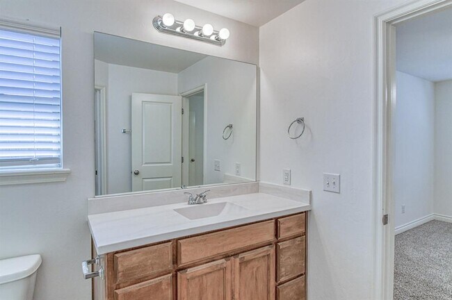 Building Photo - 15712 Bennett Dr