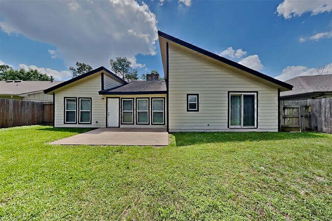 Building Photo - 22530 Smokey Hill Dr