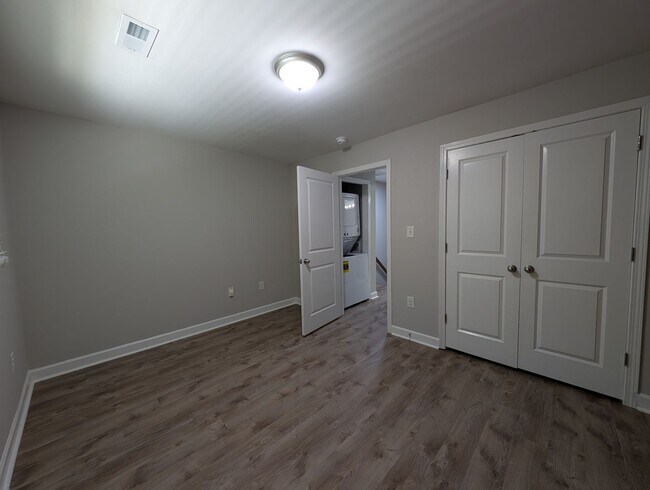 Building Photo - Cozy condo located in the Williamsburg on Commonwealth community minutes from Plaza Midwood!