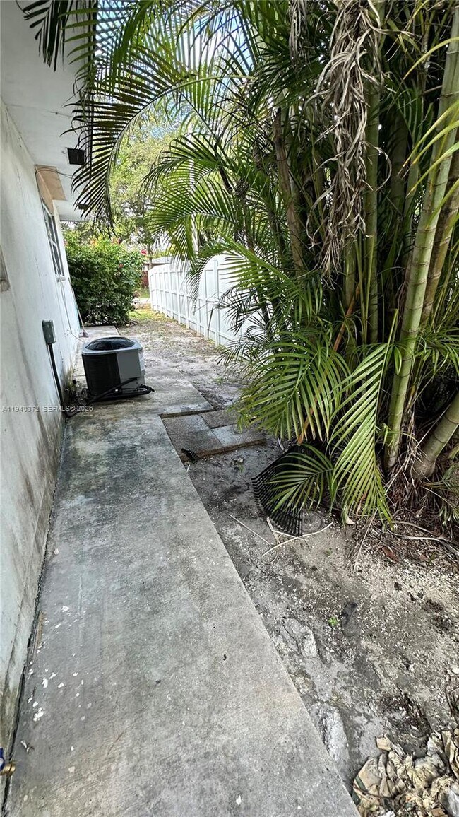 Building Photo - 6114 SW 31st St