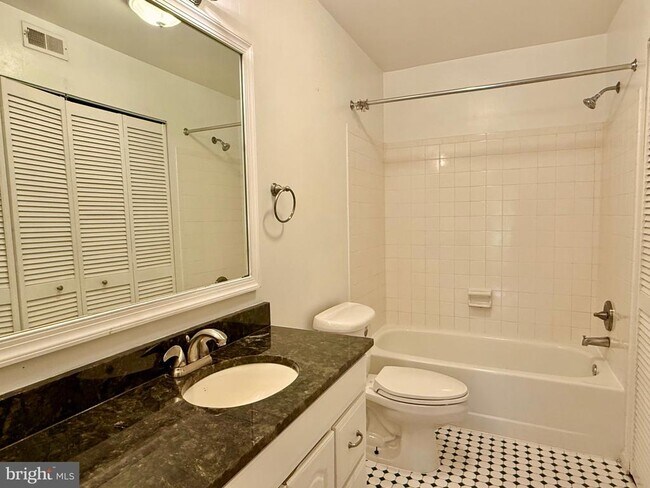 Building Photo - 2930 Yarling Ct