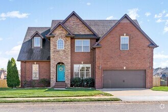 Building Photo - Three Bedroom with Bonus on Exit 8!