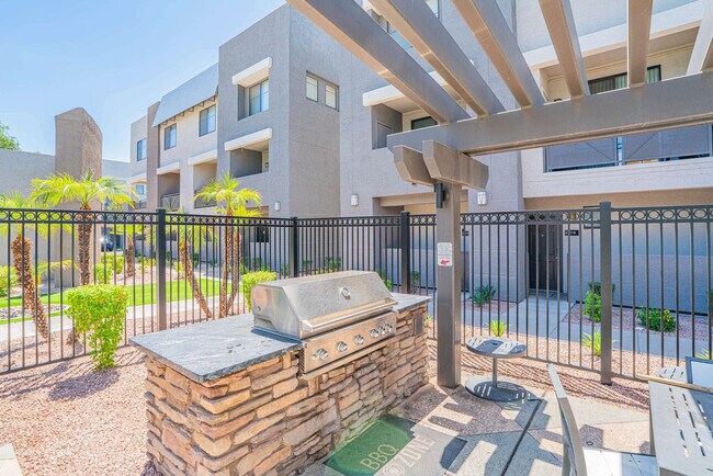 Building Photo - 6610 N 93rd Ave