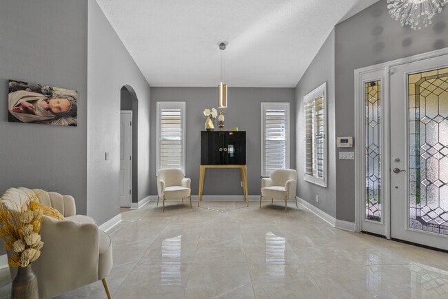 Building Photo - Beautiful 4-Bedroom Pool Home in the Heart of Westchase