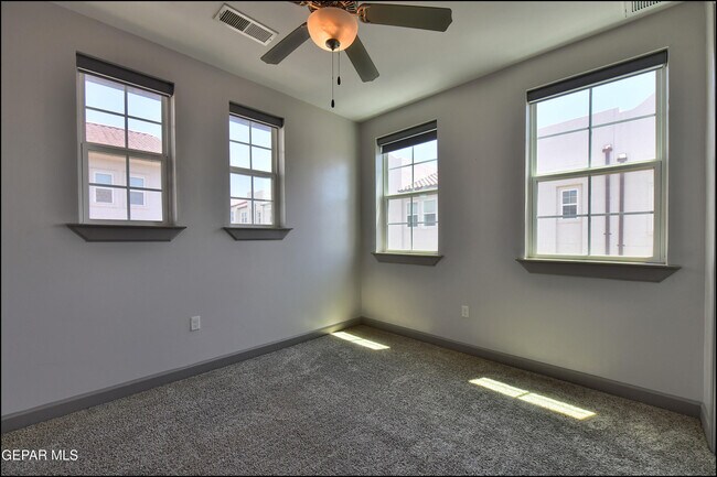 Building Photo - 312 Vin Almoradi Ct
