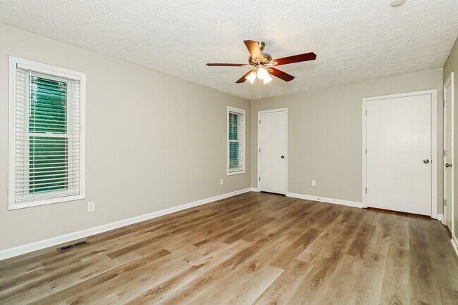 Building Photo - 1013 Summer Pl NW