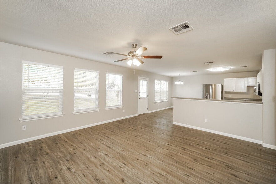 Building Photo - 208 Rinehardt St