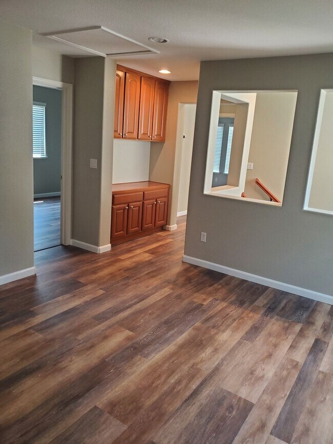 Building Photo - 4 Bedrooms in Gated Community