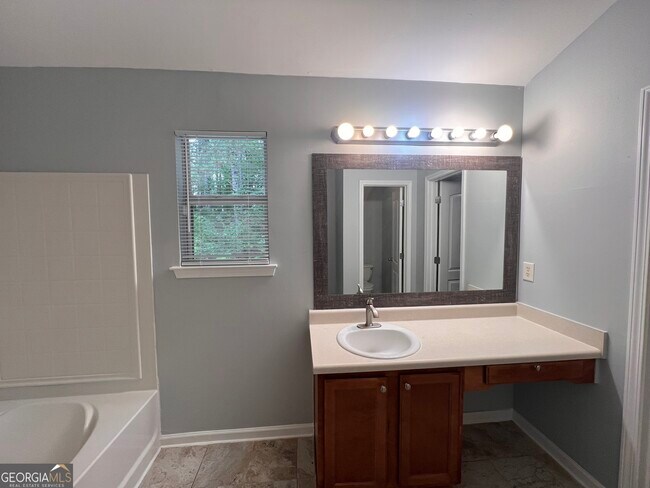 Building Photo - 63 Camden Way