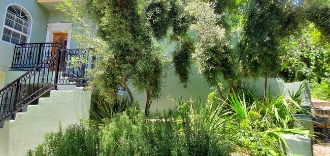 Building Photo - 8057 Willow Glen Rd