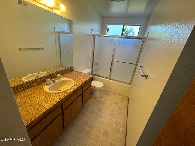 Building Photo - 2930 Reservoir Dr