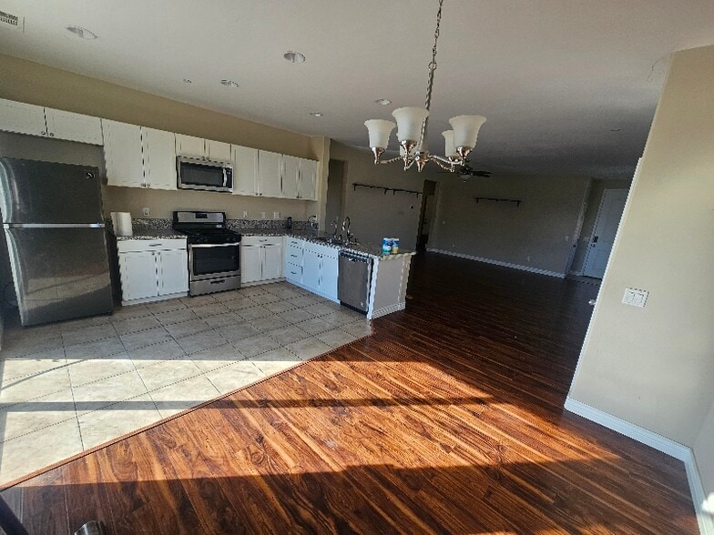 Building Photo - 1221 Chula Vista Ave