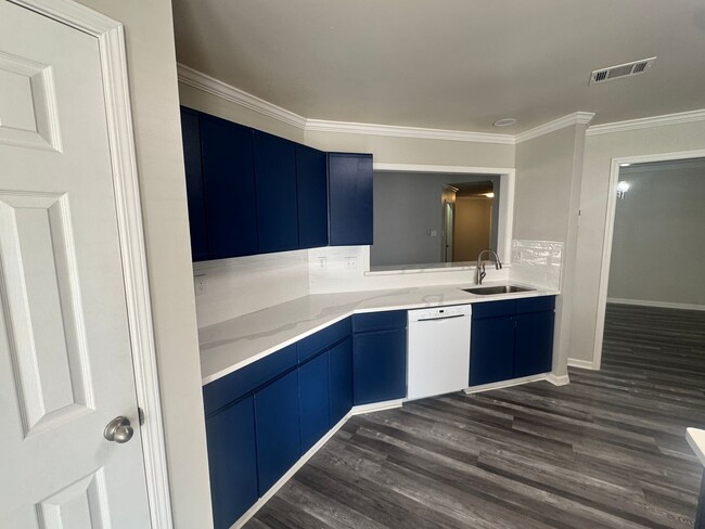 Building Photo - Arrowhead One Level