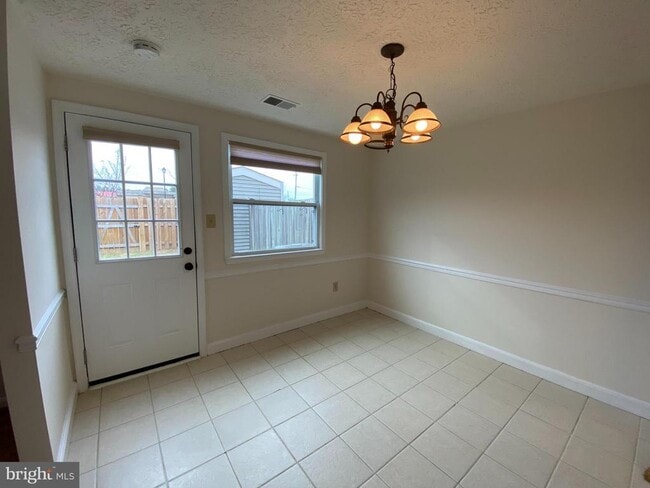 Building Photo - 117 Sandalwood Ct