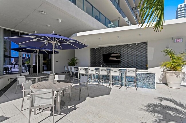 Building Photo - 275 1st Ave S