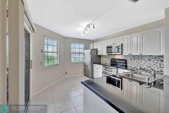 Building Photo - 6715 Via Regina