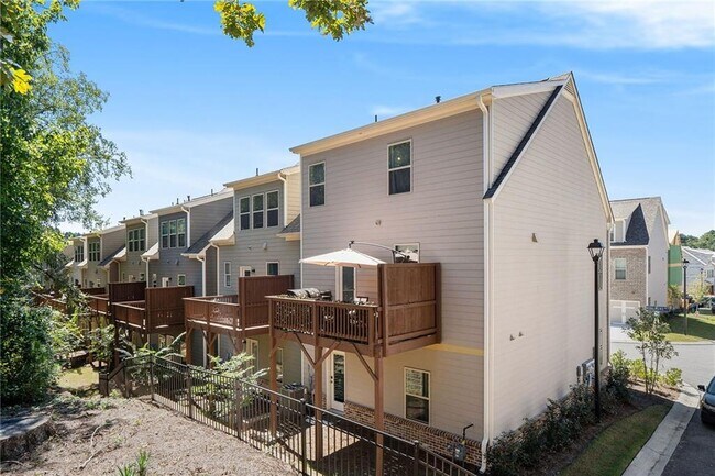 Building Photo - 1400 Ridgebend Way SE