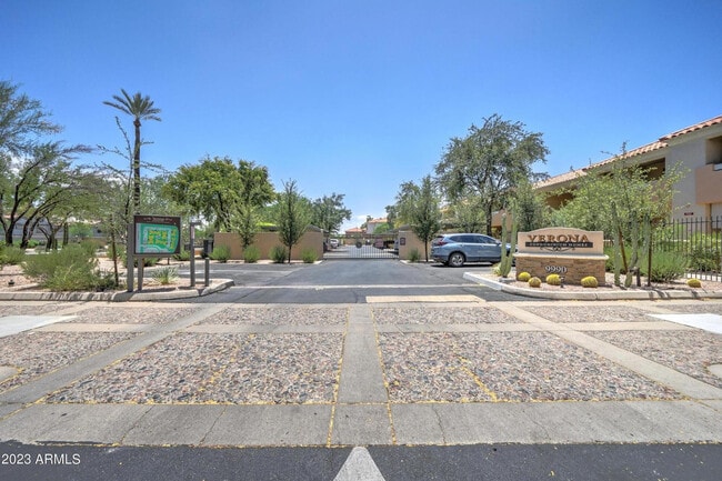 Building Photo - 9990 N Scottsdale Rd