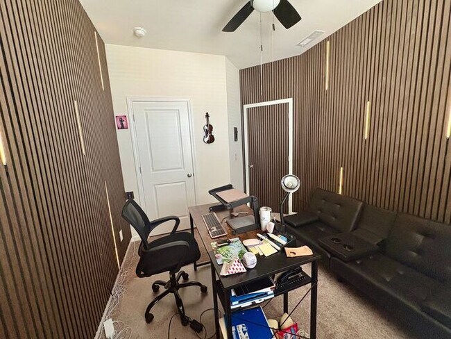 Building Photo - Scenic 3-Bed Townhome with Screened Porch, First Floor Storage & 1-Car Garage – Overlooking the G...