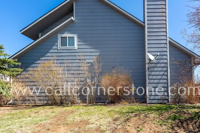 Building Photo - 940 Royal Crown Ln