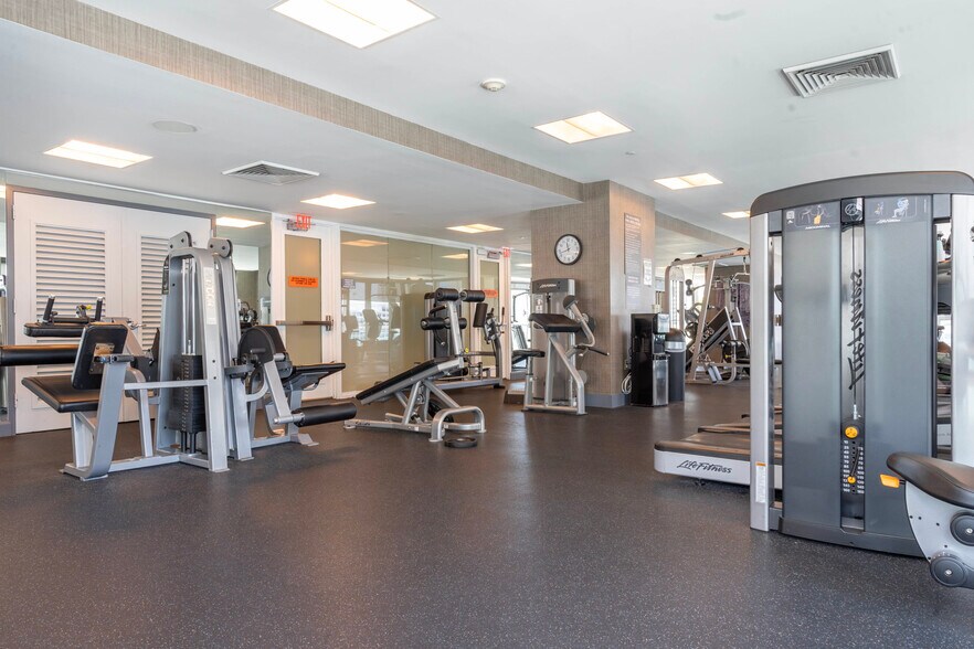 Building Photo - 950 Brickell Bay Dr