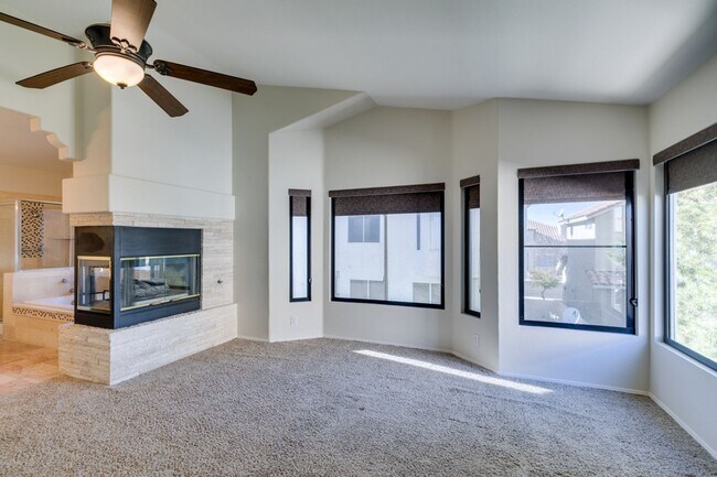 Building Photo - Immaculate 3 bedroom house with a Loft in ...