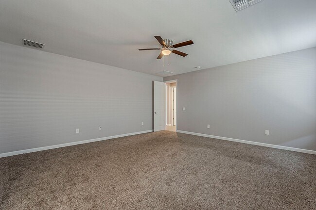 Building Photo - Spacious New-Build Family Home!