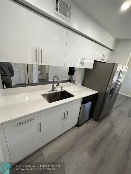 Building Photo - 401 SW 86th Ave