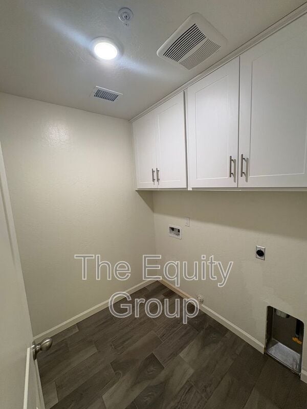 Building Photo - 1946 E School Ave