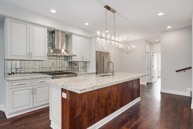 Building Photo - 1919 N Drake Ave