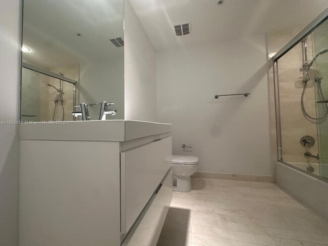 Building Photo - 17301 Biscayne Blvd