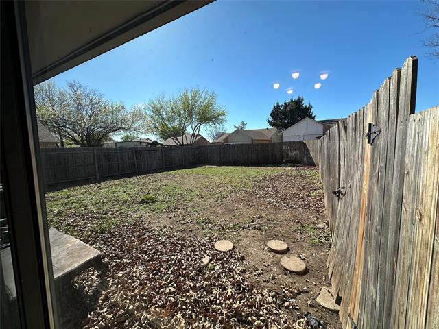 Building Photo - 506 Red Oak Dr