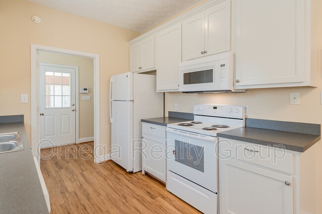 Building Photo - 14 Oakleigh Dr