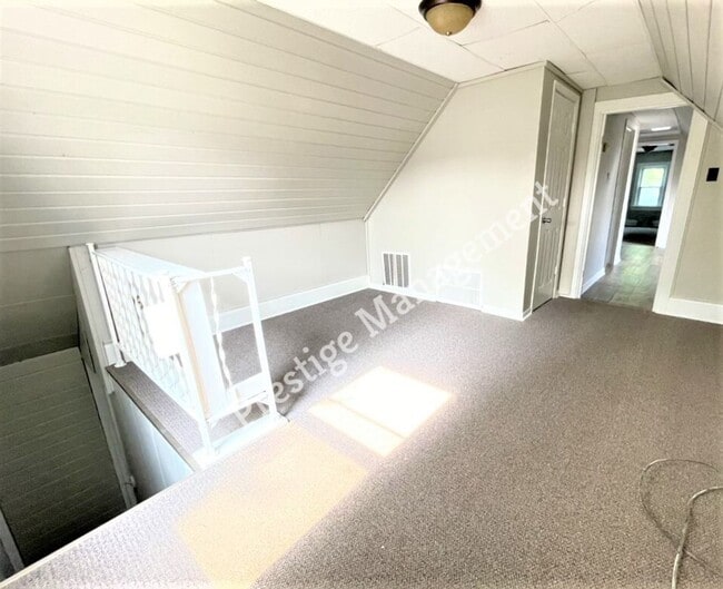 Building Photo - Large Renovated 3 bed 2 bath Home