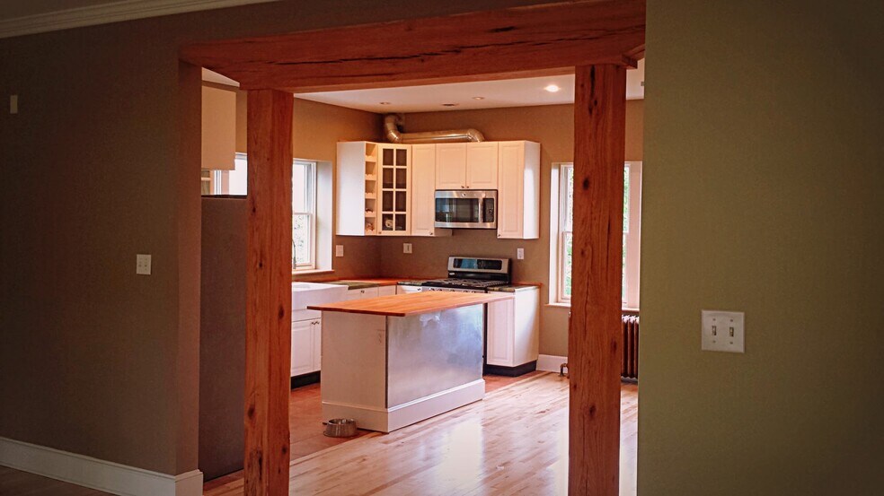 Building Photo - 203 Robertson Ave