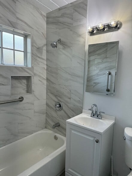 Building Photo - 3738 Acacia St