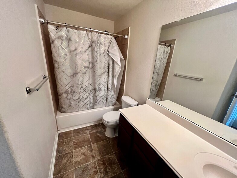 Building Photo - 15539 Sheldon Ridge Way