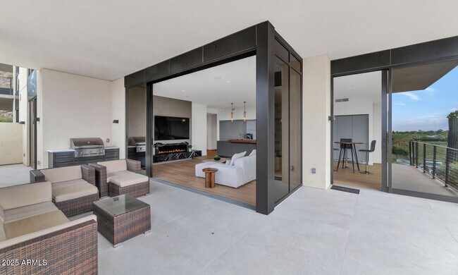 Building Photo - 5000 N Camelback Rdg Dr
