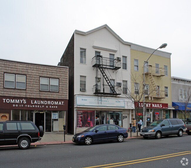 Primary Photo - 708 Broadway