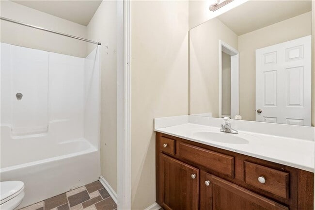 Building Photo - 6199 Thorncrest Dr