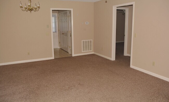 Building Photo - 2 Bed/ 1 Bath Duplex in Downtown Lillington