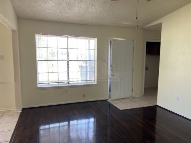 Building Photo - 2224 Spicewood Dr