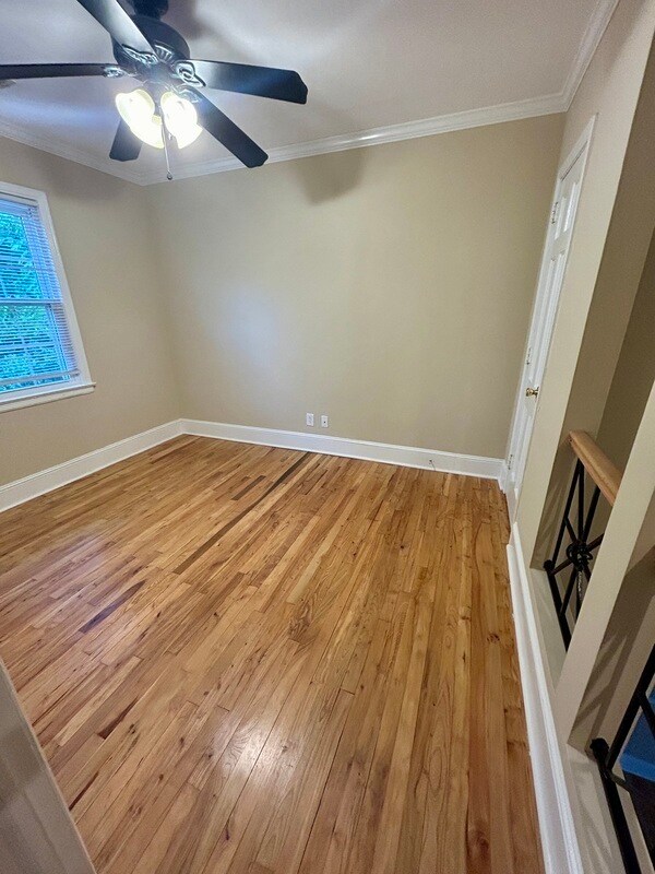 Building Photo - 204 N Laurel Ave